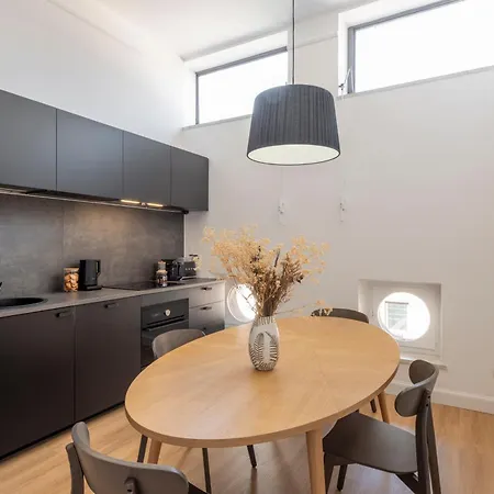 Boutique Rusconi Palace Apartment *